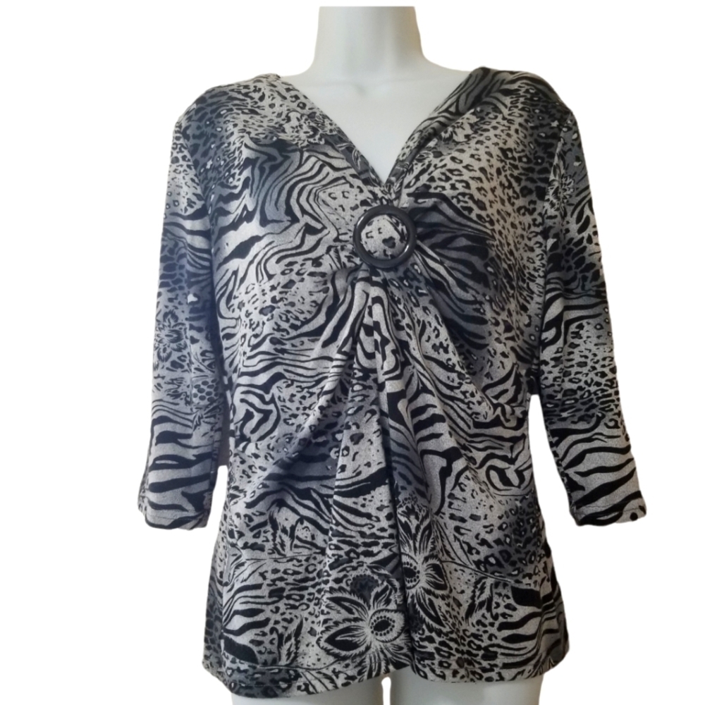 Tradition 𝅺animal print soft stretchy top Size XL